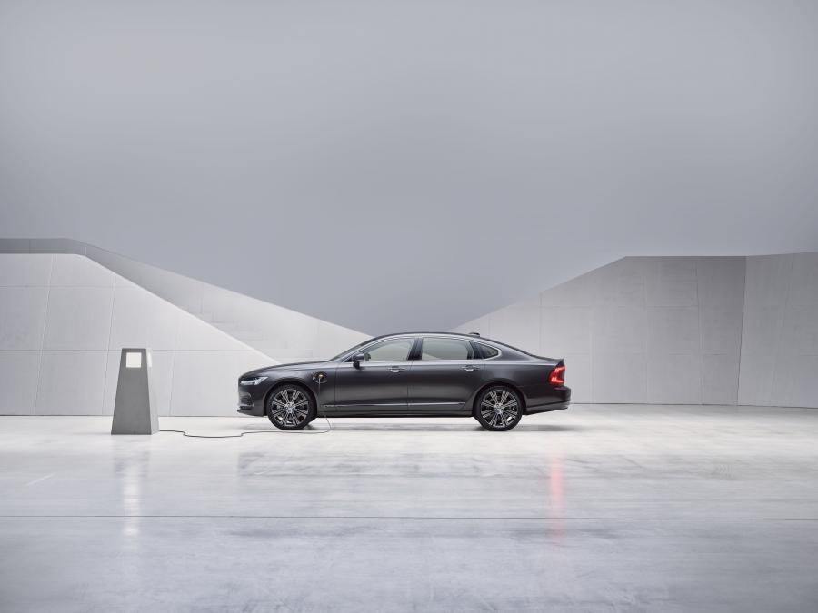  Volvo S90 T8 AWD Recharge Inscription 2020 года  (WW) (фото 8 из 12)